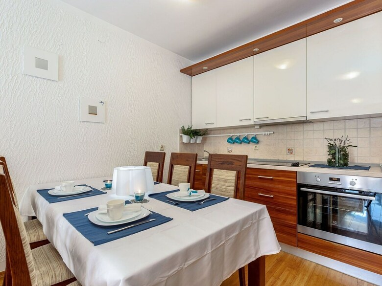 Lovely Apartment With Covered Terrace And Jacuzzi !