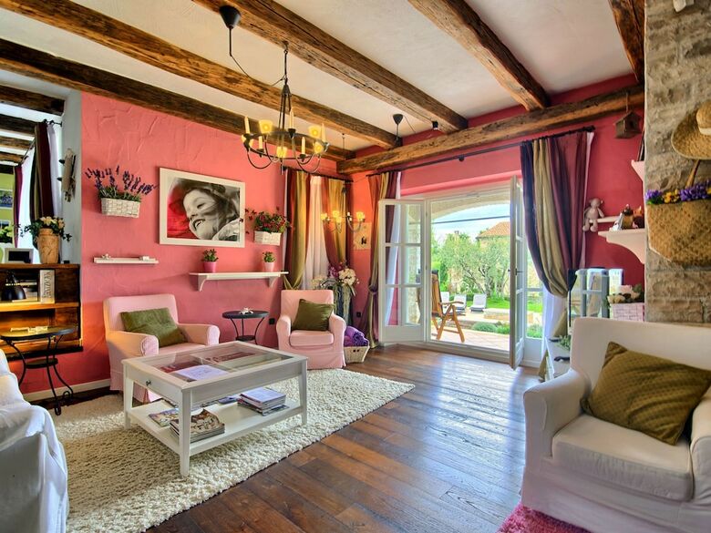 Lush Villa In Baderna With Artistic Interiors & Pool