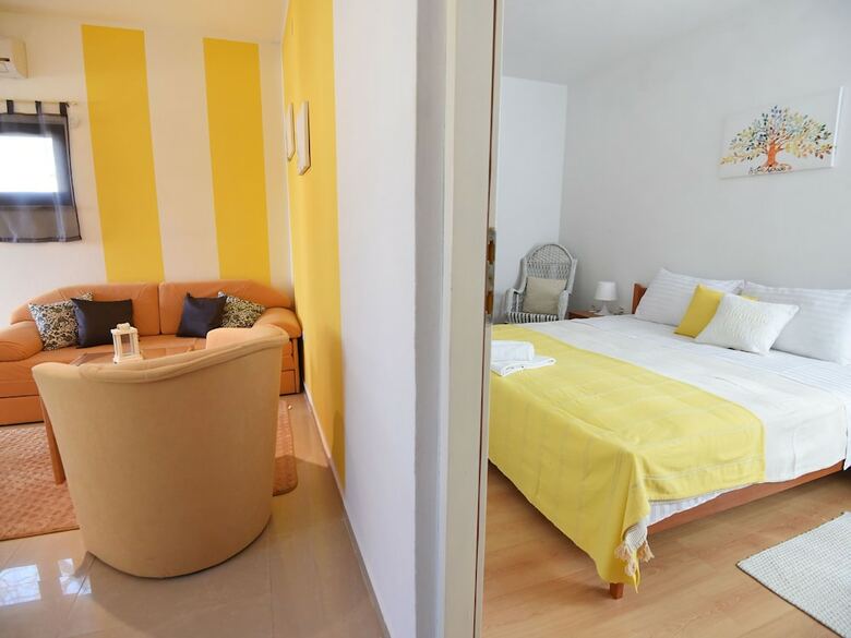 Charming Apartment In Maslenica With Balcony