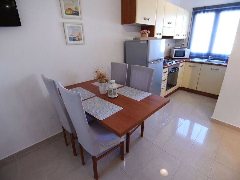 Waterfront Apartment In Maslenica With Sun Shower