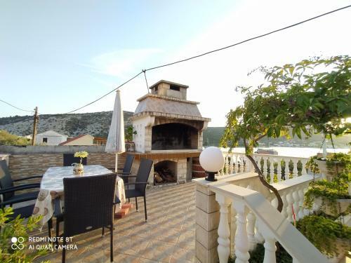 Cozy Apartment In Vinisce With Jetty