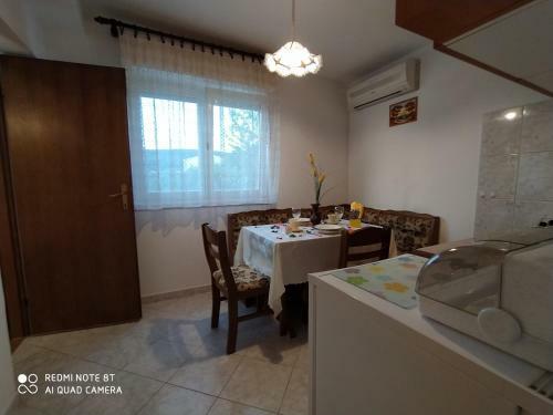 Cozy Apartment In Vinisce With Jetty