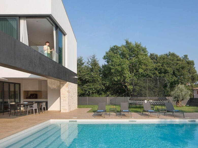 Luxury Villa In Li?njan With Swimming Pool