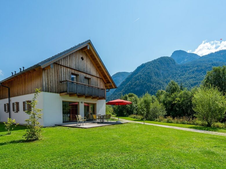 Luxury Chalet In Obertraun With Swimming Pool