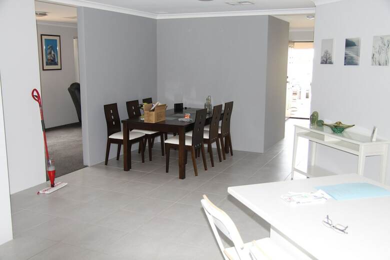 Warnbro Beach Family Accommodation