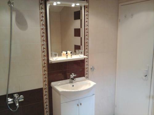 Hostal Aleks Guest House