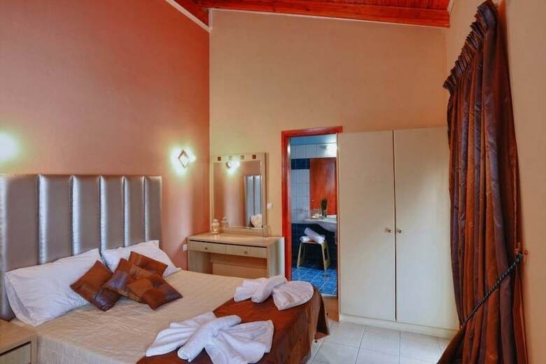 Hotel Rebecca's Village