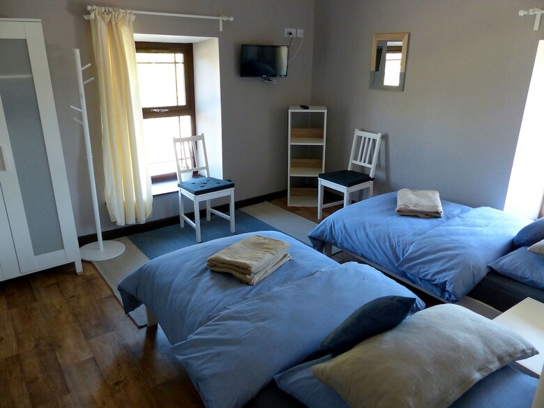 Garadice View Farm House - 6 Bed Accommodation