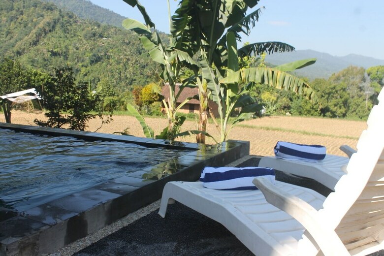 Hotel Mandhasativa Homestay