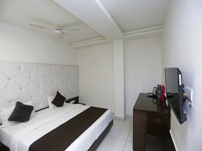 Hotel Oyo 18422 Central Grand