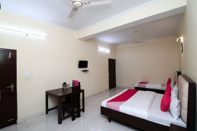 Oyo 16109 Hotel Ayaan