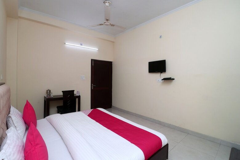 Oyo 16109 Hotel Ayaan