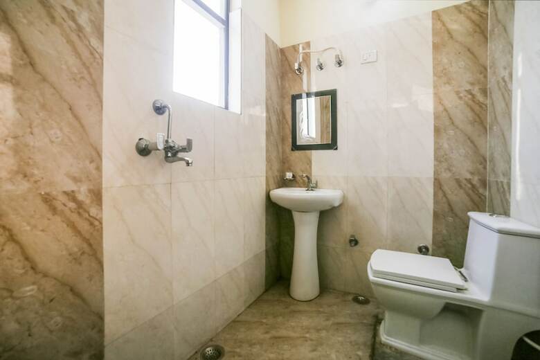 Oyo 28141 Hotel Mamta Paradise