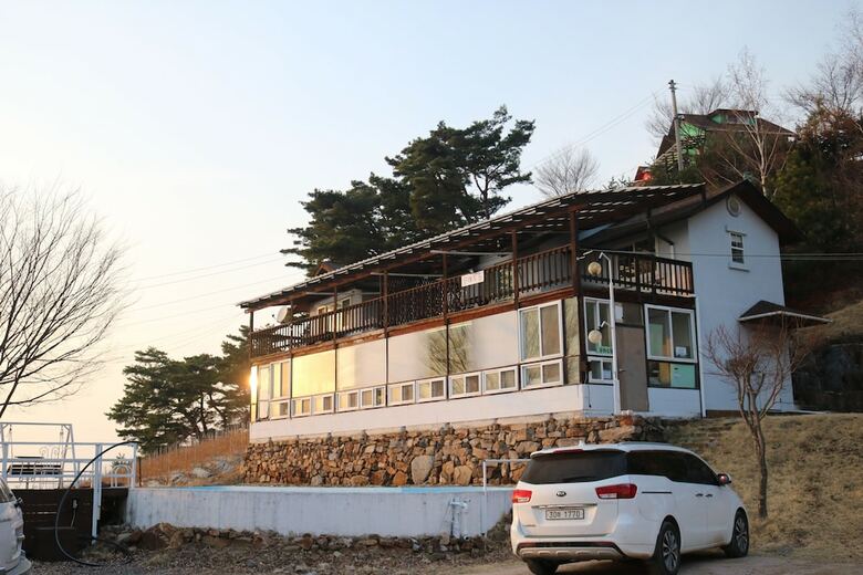 Danyang Mountain Pension