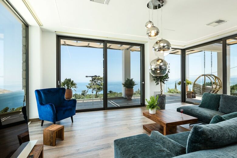 Villa Blue Skyline