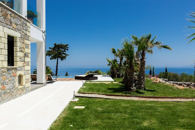Villa Blue Skyline