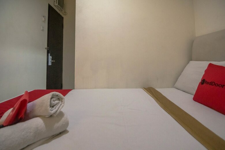 Hotel Reddoorz Near Rs Husada