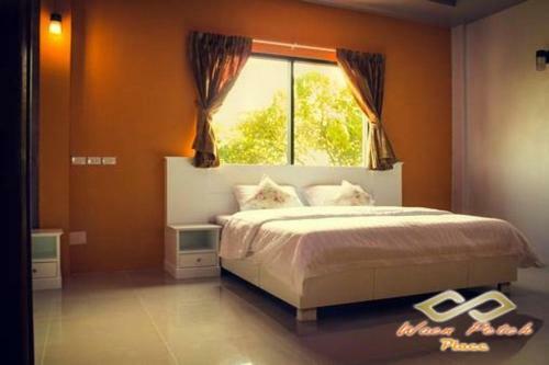 Waen Petch Place Hotel