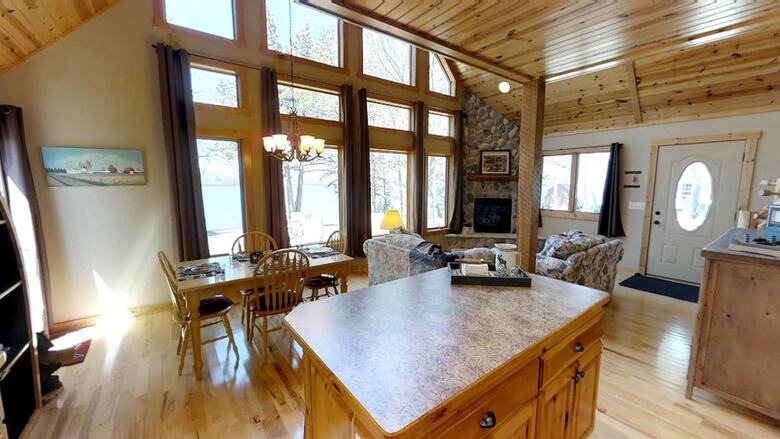 Cabana Lakefront Hideaway