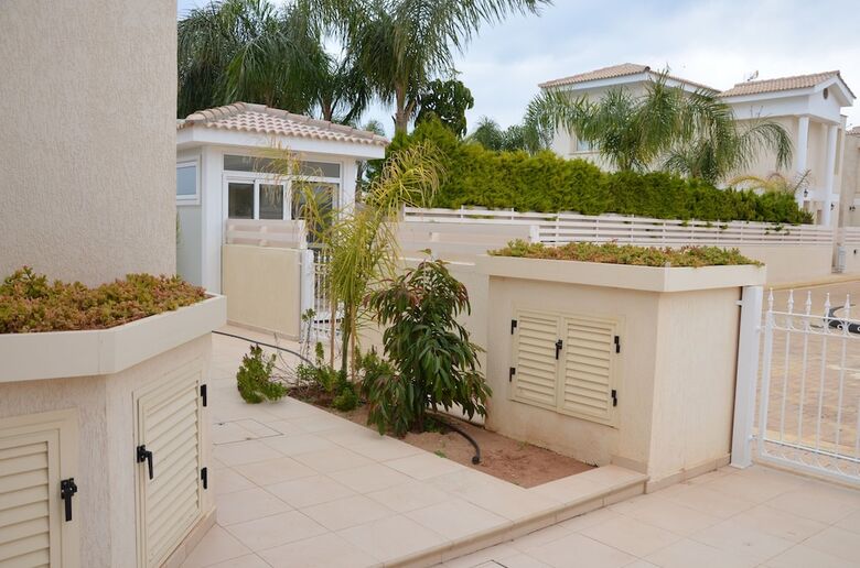 Anthorina Villa 12