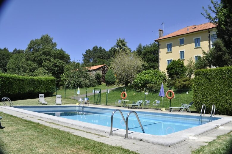 Hostal Albergue Tur�stico Alvarella
