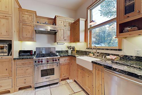 Custom Lake Tahoe Cottage House