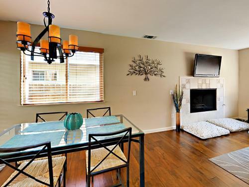 2572 Elwood Ave Home