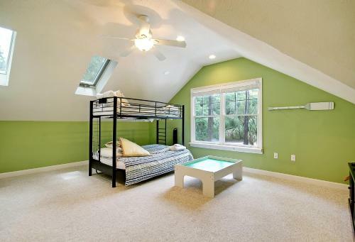 Spacious Overlooking Lagoon Home