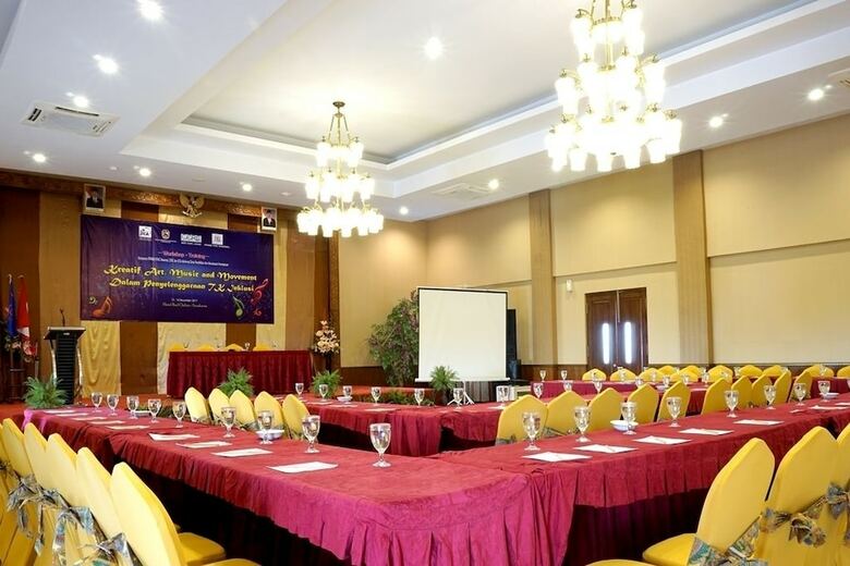 Red Chilies Hotel