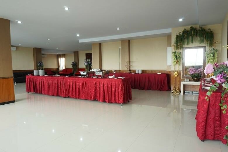 Red Chilies Hotel