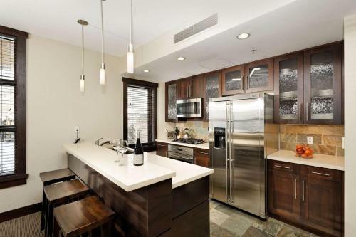 Hayden Lodge 2201