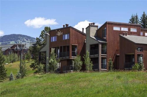 West Condominiums - W3403