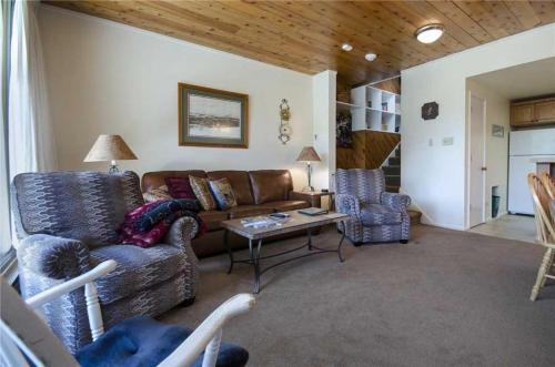 West Condominiums - W3403