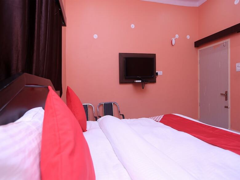Oyo 22221 Yadav Hotel
