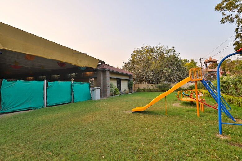 Oyo 24028 Hotel Om Palace & Party Plot