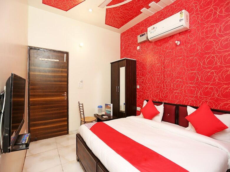 Oyo 17066 Hotel Pushpa Palace