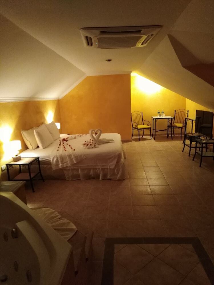 Hotel Buganvilla Executive Suites 340