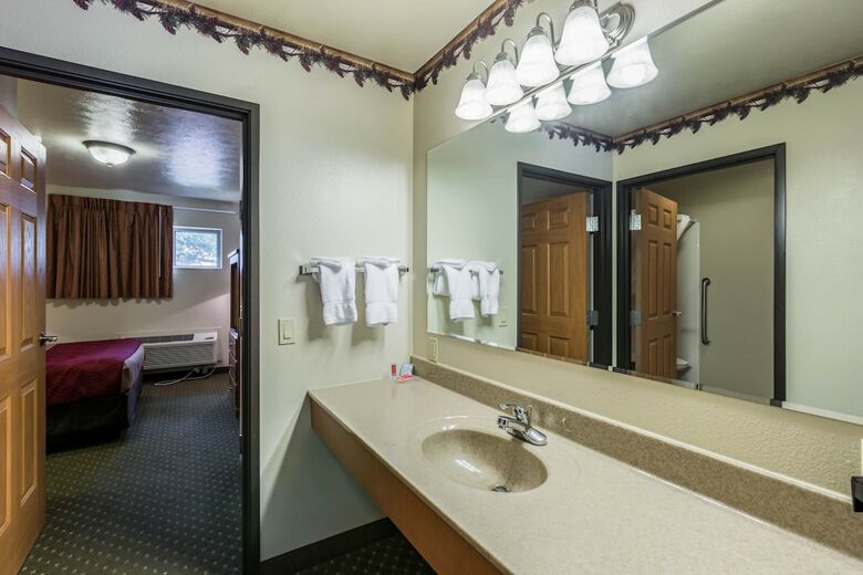 Motel Econo Lodge Inn & Suites