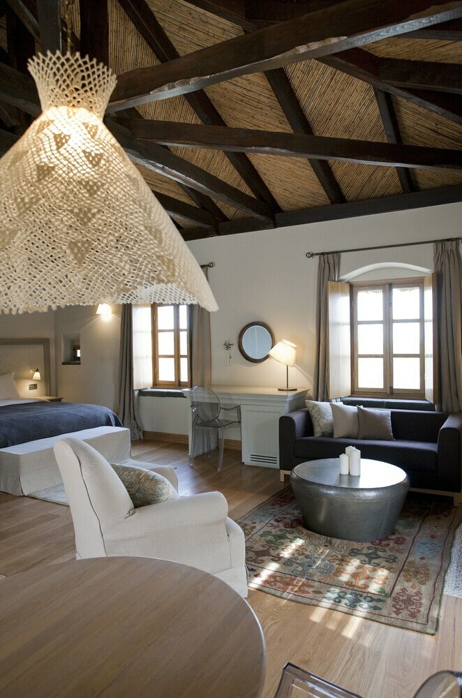 Kinsterna Hotel