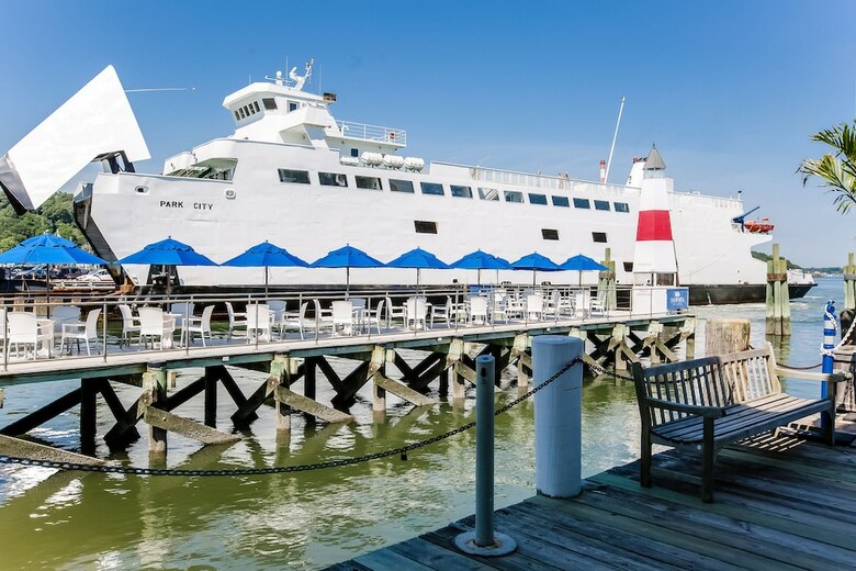 Danfords Hotel And Marina