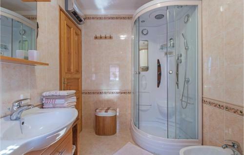 Four-bedroom Holiday Home In Jural