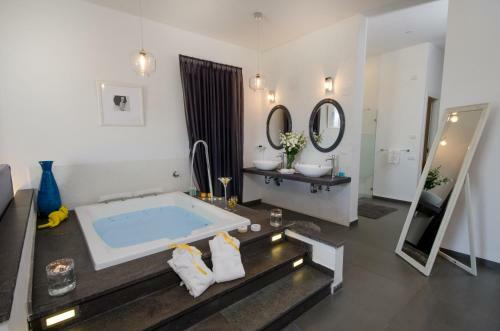 Lodge The Fifties Suites