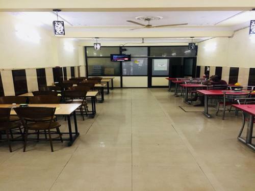 Oyo 12967 Hotel Simran