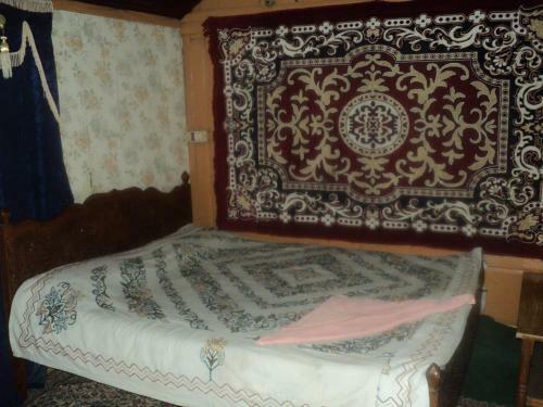 Hotel Haroon Houseboat