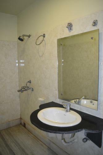 Hotel Mamoni Group