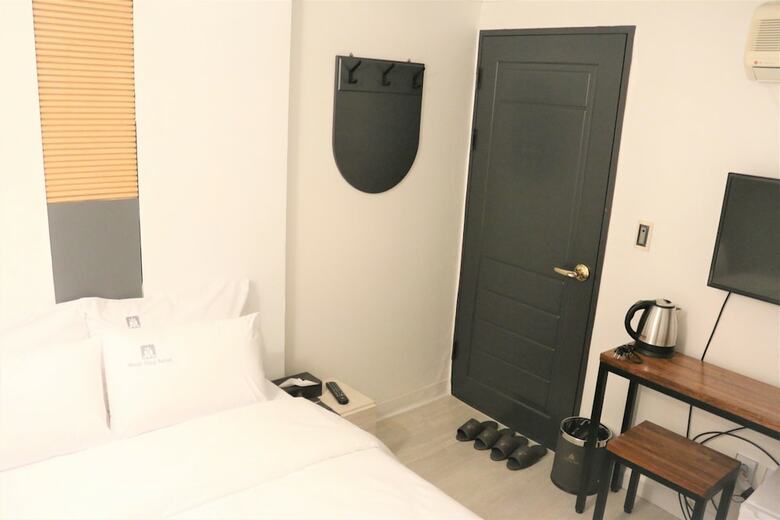 Hotel Must Stay