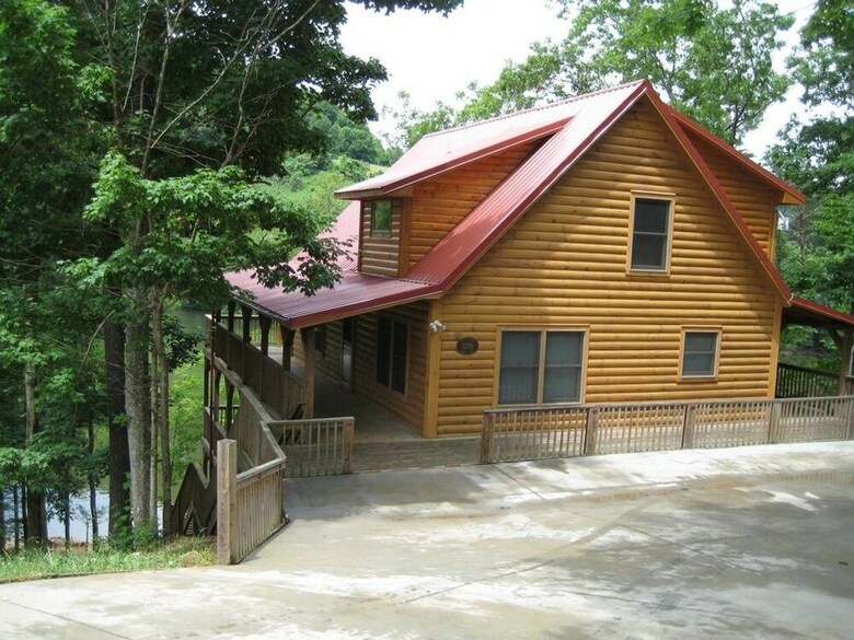 Whipkins Cove Beautiful 3 Bd Lakefront Getaway