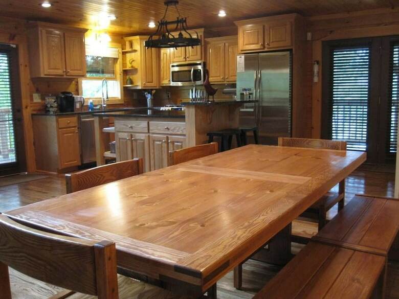 Whipkins Cove Beautiful 3 Bd Lakefront Getaway