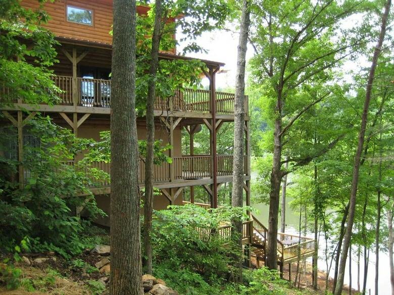 Whipkins Cove Beautiful 3 Bd Lakefront Getaway