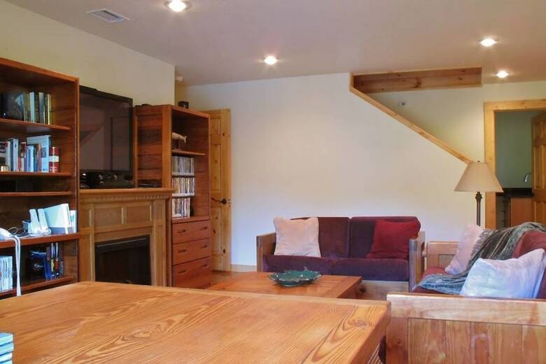 Whipkins Cove Beautiful 3 Bd Lakefront Getaway